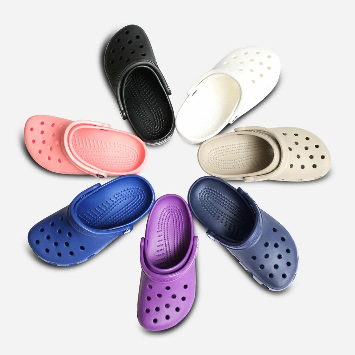 Crocs Classic Clog for Women in Navy Blue display picture 1