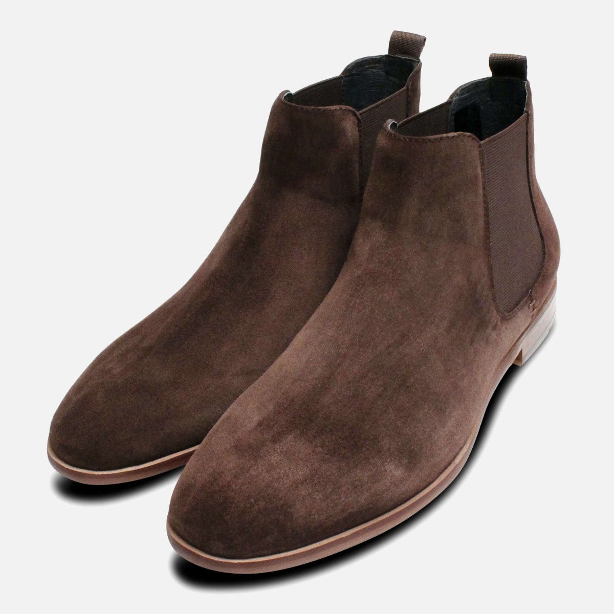 round toe suede boots