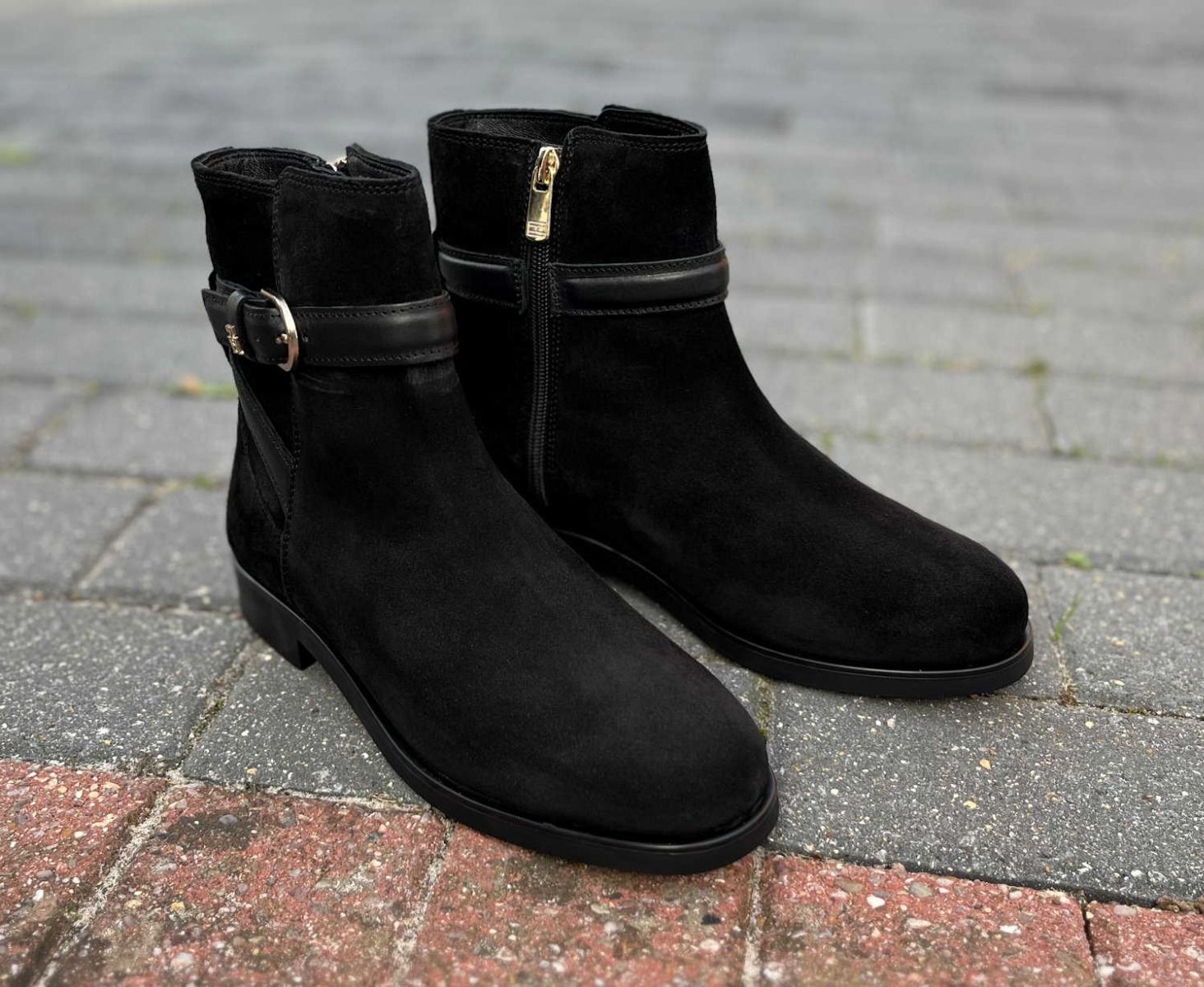 tommy hilfiger buckle suede low boots