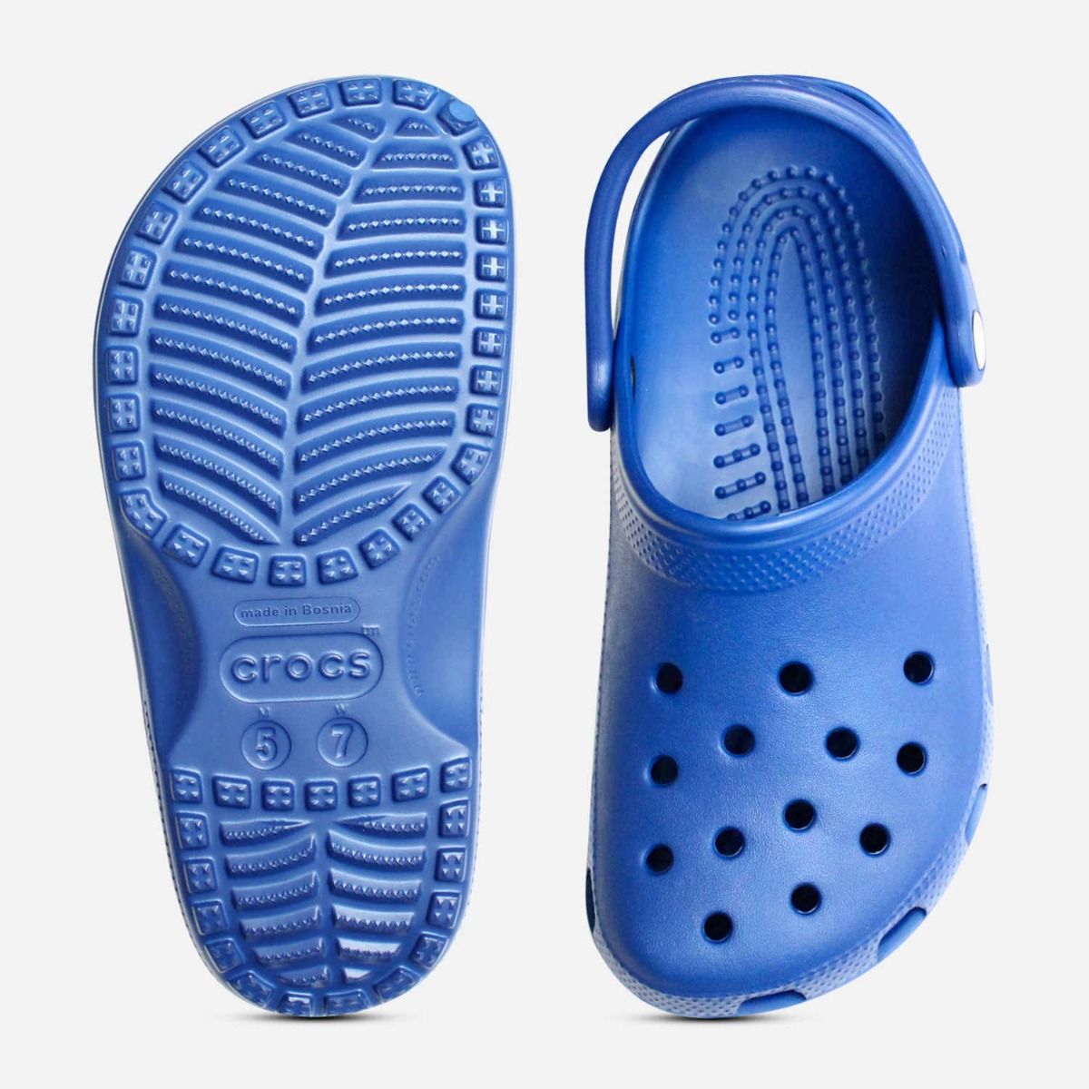 Подошва 8 букв. Crocs Classic Royal Blue. Подошва оригинала крокс Crocs. Сабо крокс подошва. Crocs Classic Blue.